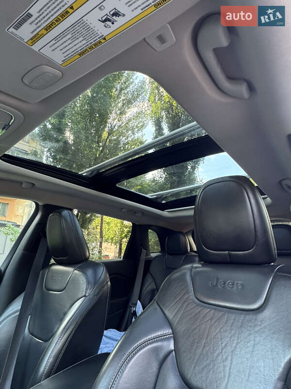 Внедорожник / Кроссовер Jeep Cherokee 2017 в Киеве