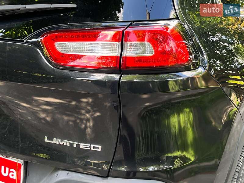Внедорожник / Кроссовер Jeep Cherokee 2015 в Киеве