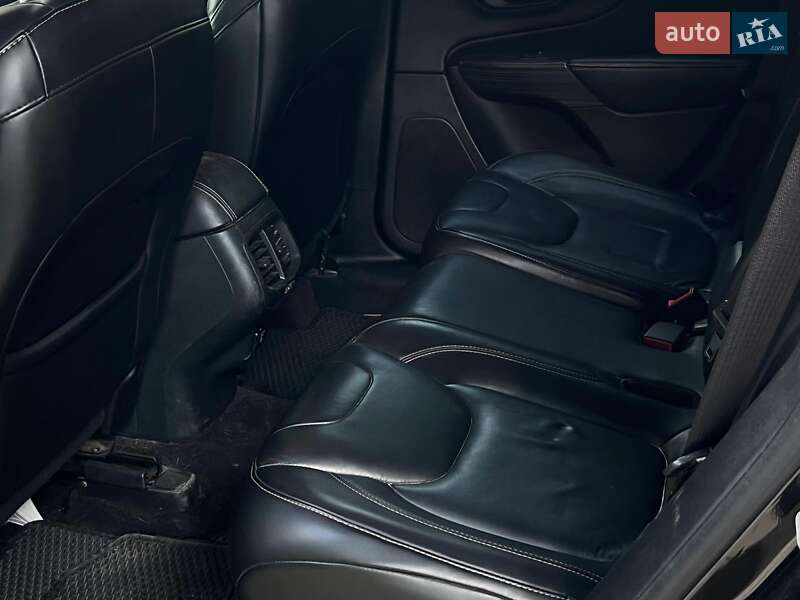 Внедорожник / Кроссовер Jeep Cherokee 2015 в Киеве