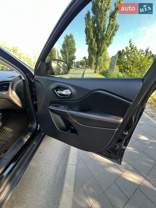 Внедорожник / Кроссовер Jeep Cherokee 2022 в Киеве