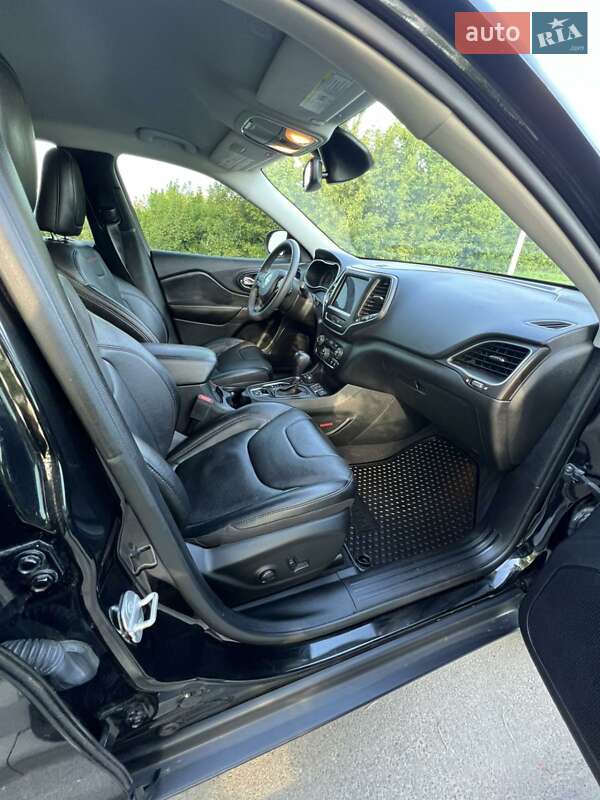 Внедорожник / Кроссовер Jeep Cherokee 2022 в Киеве