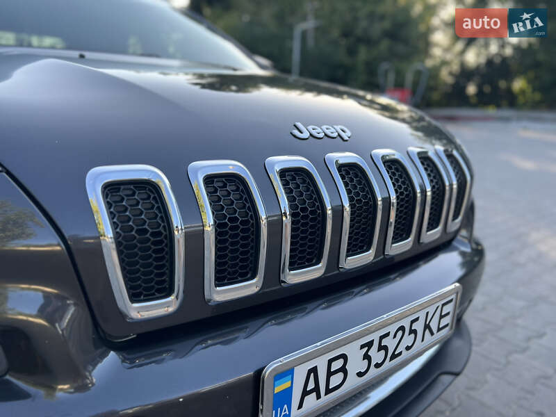 Внедорожник / Кроссовер Jeep Cherokee 2015 в Виннице