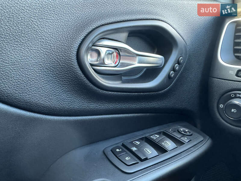 Позашляховик / Кросовер Jeep Cherokee 2019 в Києві