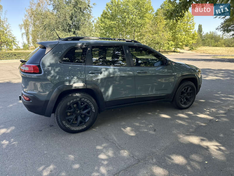 Внедорожник / Кроссовер Jeep Cherokee 2015 в Южноукраинске