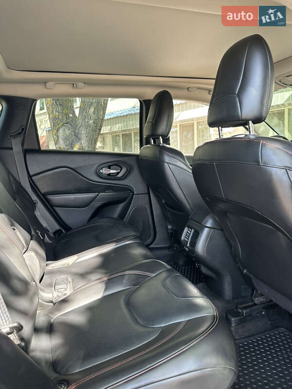 Внедорожник / Кроссовер Jeep Cherokee 2015 в Южноукраинске