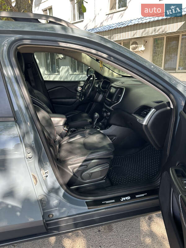 Внедорожник / Кроссовер Jeep Cherokee 2015 в Южноукраинске