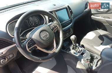 Внедорожник / Кроссовер Jeep Cherokee 2014 в 