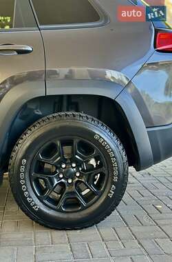 Внедорожник / Кроссовер Jeep Cherokee 2018 в 
