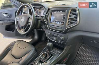 Внедорожник / Кроссовер Jeep Cherokee 2018 в 