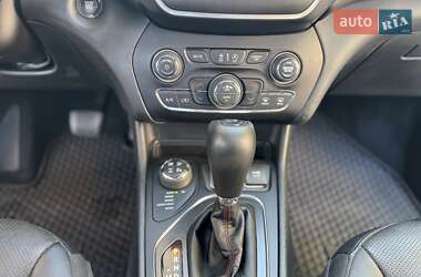 Внедорожник / Кроссовер Jeep Cherokee 2018 в 