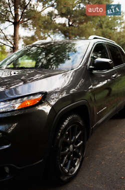 Внедорожник / Кроссовер Jeep Cherokee 2015 в 