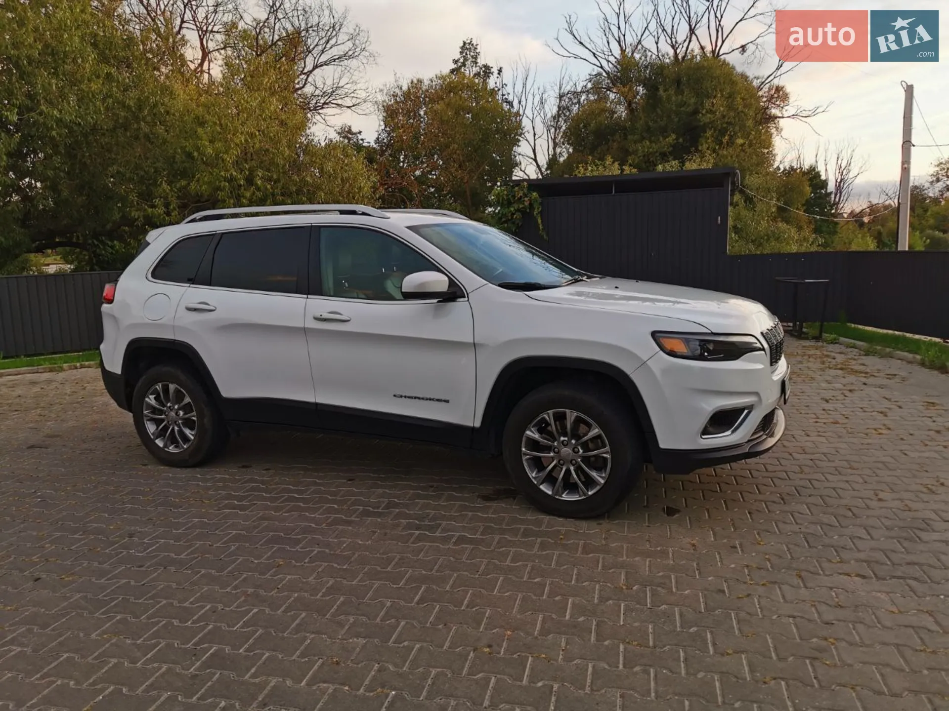 2019 Jeep Cherokee - мініатюра 25