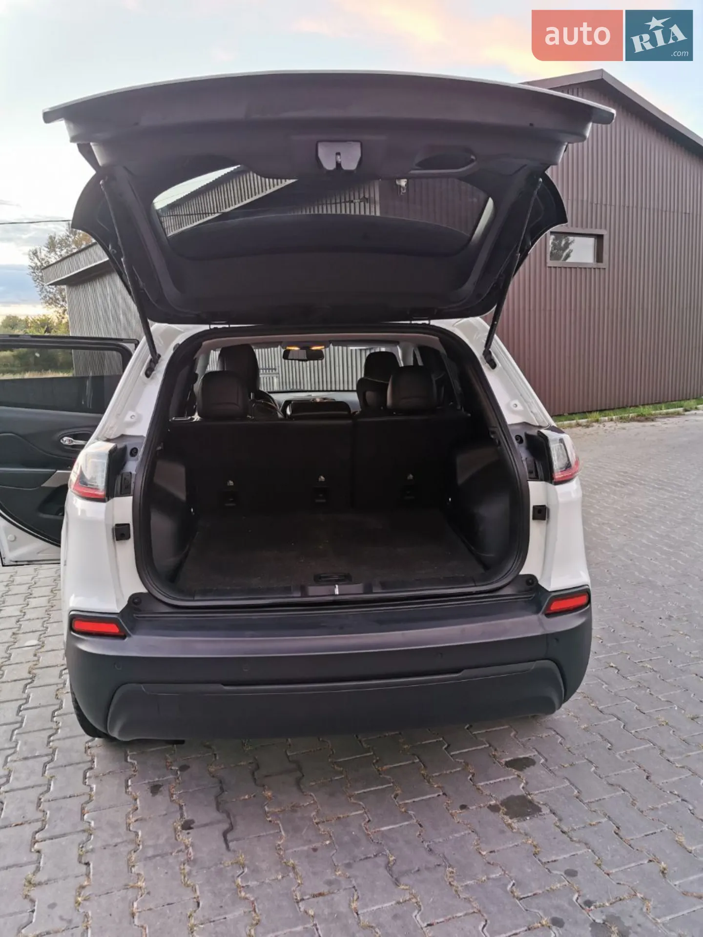 2019 Jeep Cherokee - мініатюра 31