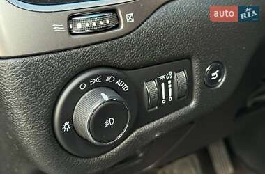 Внедорожник / Кроссовер Jeep Cherokee 2018 в 
