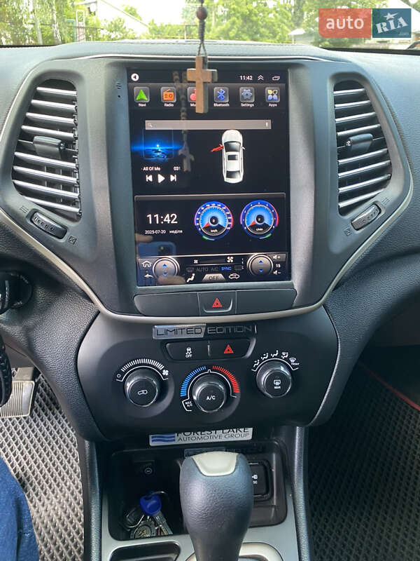 Внедорожник / Кроссовер Jeep Cherokee 2016 в Черновцах