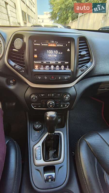 Внедорожник / Кроссовер Jeep Cherokee 2014 в Киеве