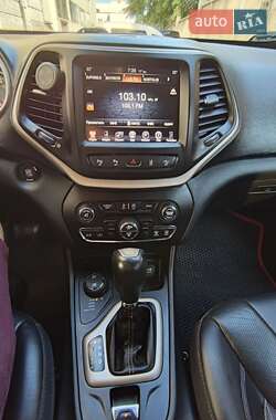 Внедорожник / Кроссовер Jeep Cherokee 2014 в 
