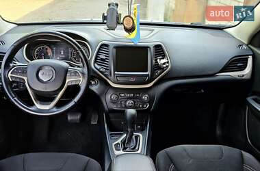 Внедорожник / Кроссовер Jeep Cherokee 2016 в 