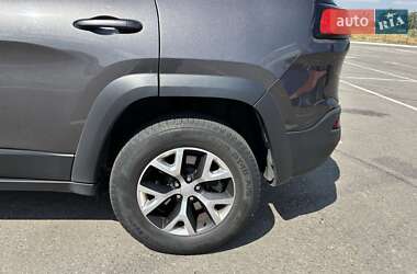 Внедорожник / Кроссовер Jeep Cherokee 2017 в 
