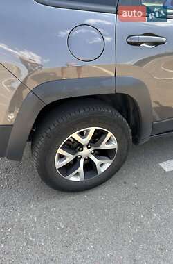 Внедорожник / Кроссовер Jeep Cherokee 2017 в 