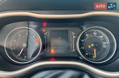 Внедорожник / Кроссовер Jeep Cherokee 2017 в 