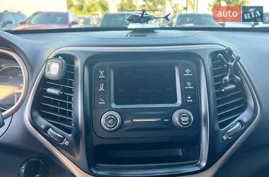 Внедорожник / Кроссовер Jeep Cherokee 2017 в 