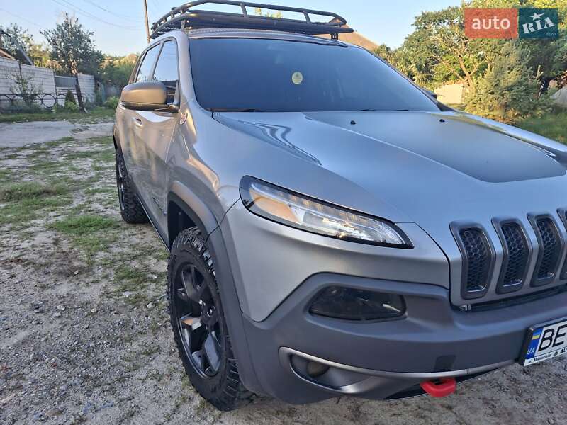 Внедорожник / Кроссовер Jeep Cherokee 2017 в 