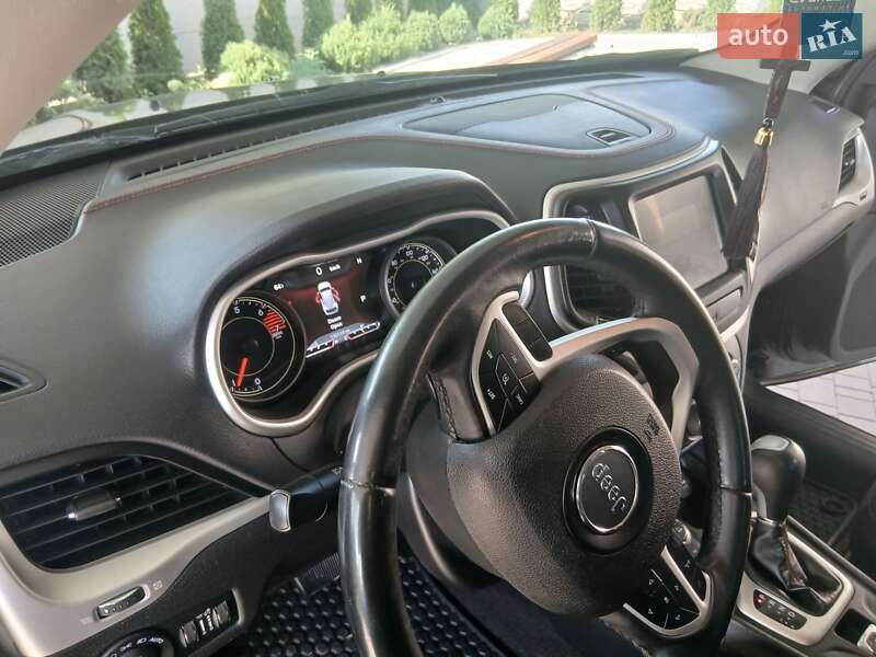 Внедорожник / Кроссовер Jeep Cherokee 2017 в Джурине фото 6 Внедорожник / Кроссовер Jeep Cherokee 2017 в Джурине