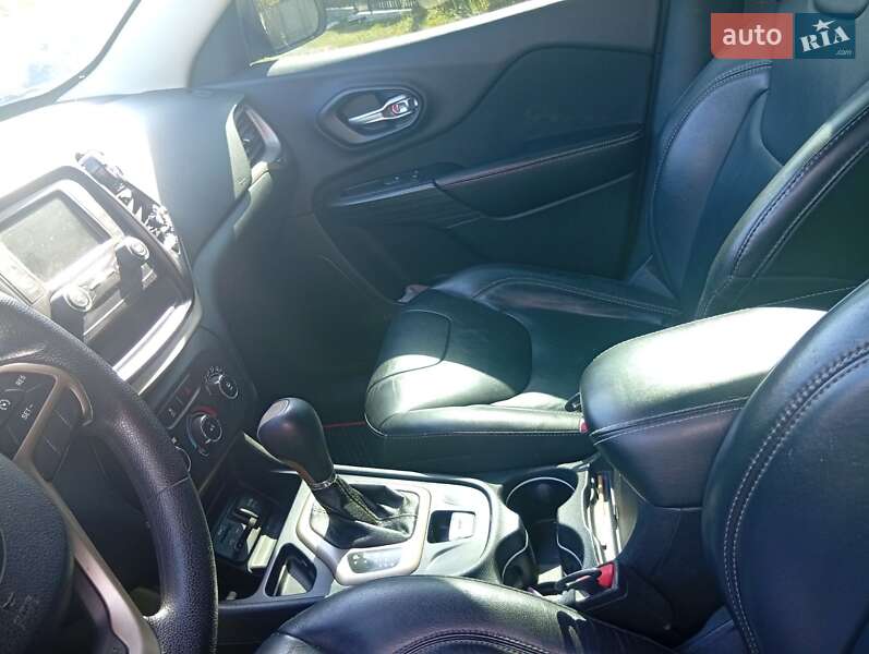 Позашляховик / Кросовер Jeep Cherokee 2013 в Хмельницькому