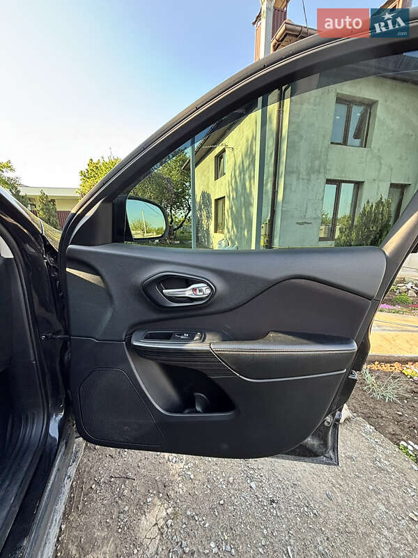 Позашляховик / Кросовер Jeep Cherokee 2015 в Хмельницькому фото 19 Позашляховик / Кросовер Jeep Cherokee 2015 в Хмельницькому