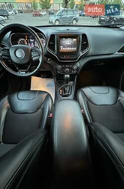 Внедорожник / Кроссовер Jeep Cherokee 2018 в 