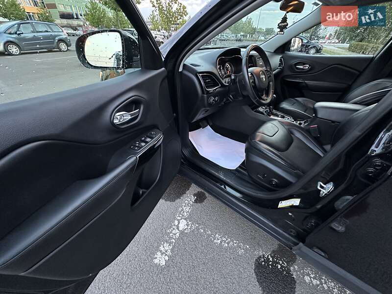 Внедорожник / Кроссовер Jeep Cherokee 2018 в Павлограде