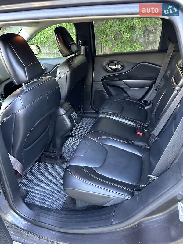 Внедорожник / Кроссовер Jeep Cherokee 2016 в Львове