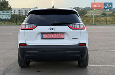 Позашляховик / Кросовер Jeep Cherokee 2019 в 