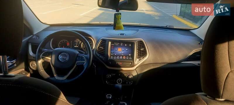 Позашляховик / Кросовер Jeep Cherokee 2017 в Сумах фото 6 Позашляховик / Кросовер Jeep Cherokee 2017 в Сумах