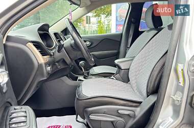 Внедорожник / Кроссовер Jeep Cherokee 2014 в 