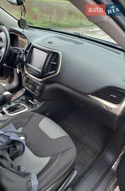 Позашляховик / Кросовер Jeep Cherokee 2014 в Рівному