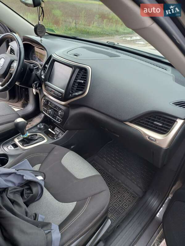 Позашляховик / Кросовер Jeep Cherokee 2014 в Рівному