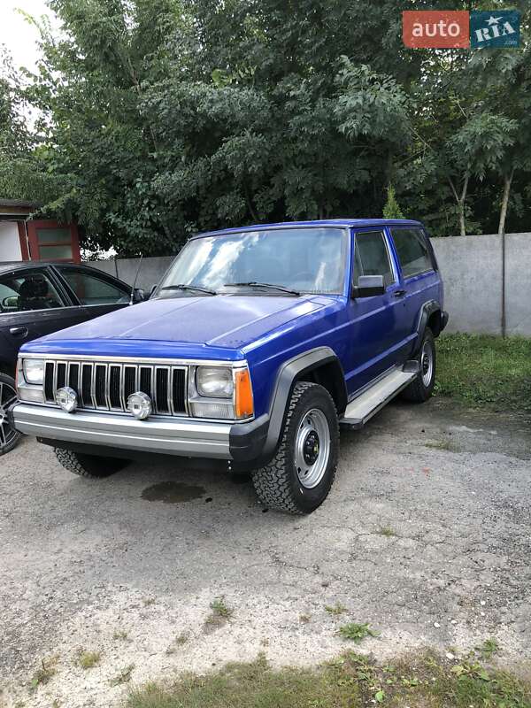 Внедорожник / Кроссовер Jeep Cherokee 1985 в Рогатине