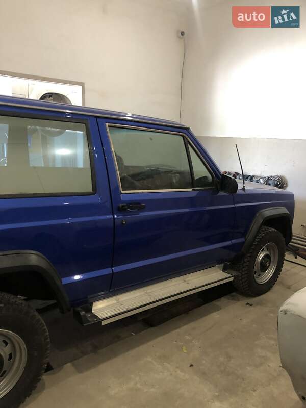 Внедорожник / Кроссовер Jeep Cherokee 1985 в Рогатине