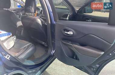 Внедорожник / Кроссовер Jeep Cherokee 2015 в Киеве
