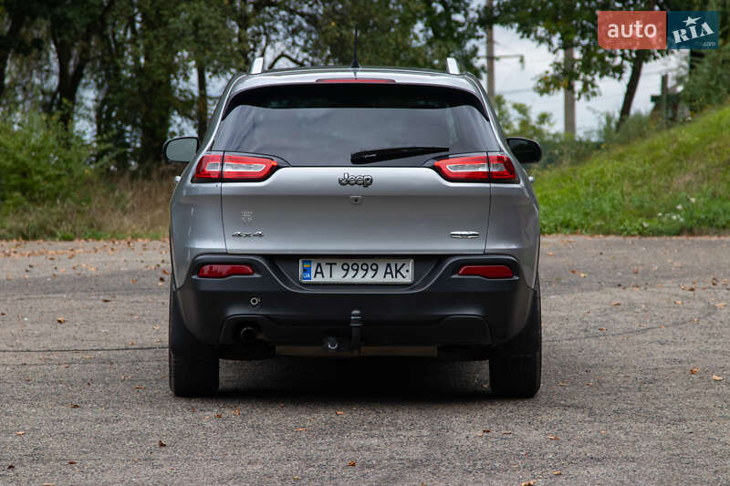 Внедорожник / Кроссовер Jeep Cherokee 2016 в Калуше