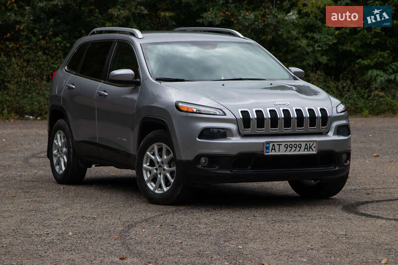 Внедорожник / Кроссовер Jeep Cherokee 2016 в Калуше