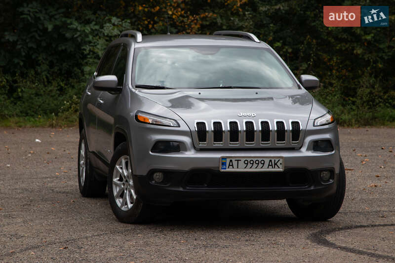 Внедорожник / Кроссовер Jeep Cherokee 2016 в Калуше