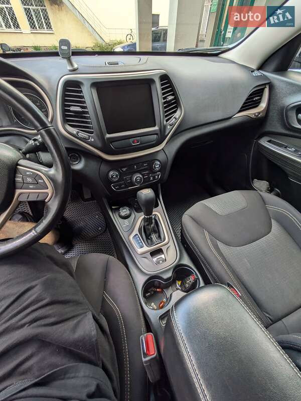 Внедорожник / Кроссовер Jeep Cherokee 2016 в Калуше