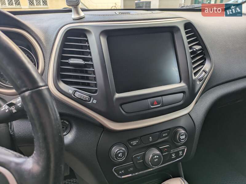 Внедорожник / Кроссовер Jeep Cherokee 2016 в Калуше