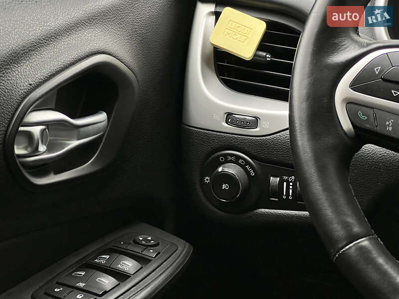 Внедорожник / Кроссовер Jeep Cherokee 2015 в Бердичеве