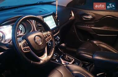 Внедорожник / Кроссовер Jeep Cherokee 2016 в 