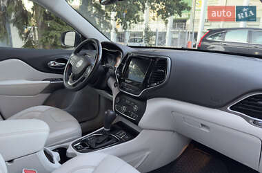 Внедорожник / Кроссовер Jeep Cherokee 2019 в 