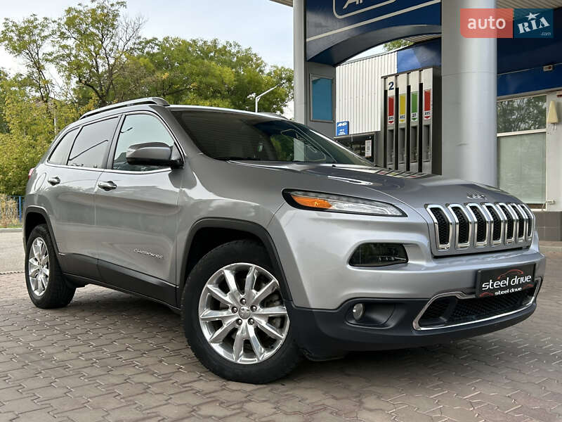 Позашляховик / Кросовер Jeep Cherokee 2016 в 